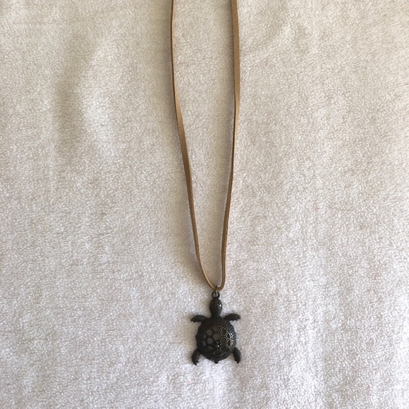 Turtle, leather cord necklace - Picture 2 of 3